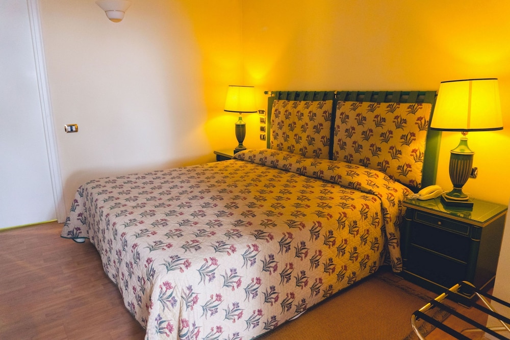 Basic Double or Twin Room - Photo 4