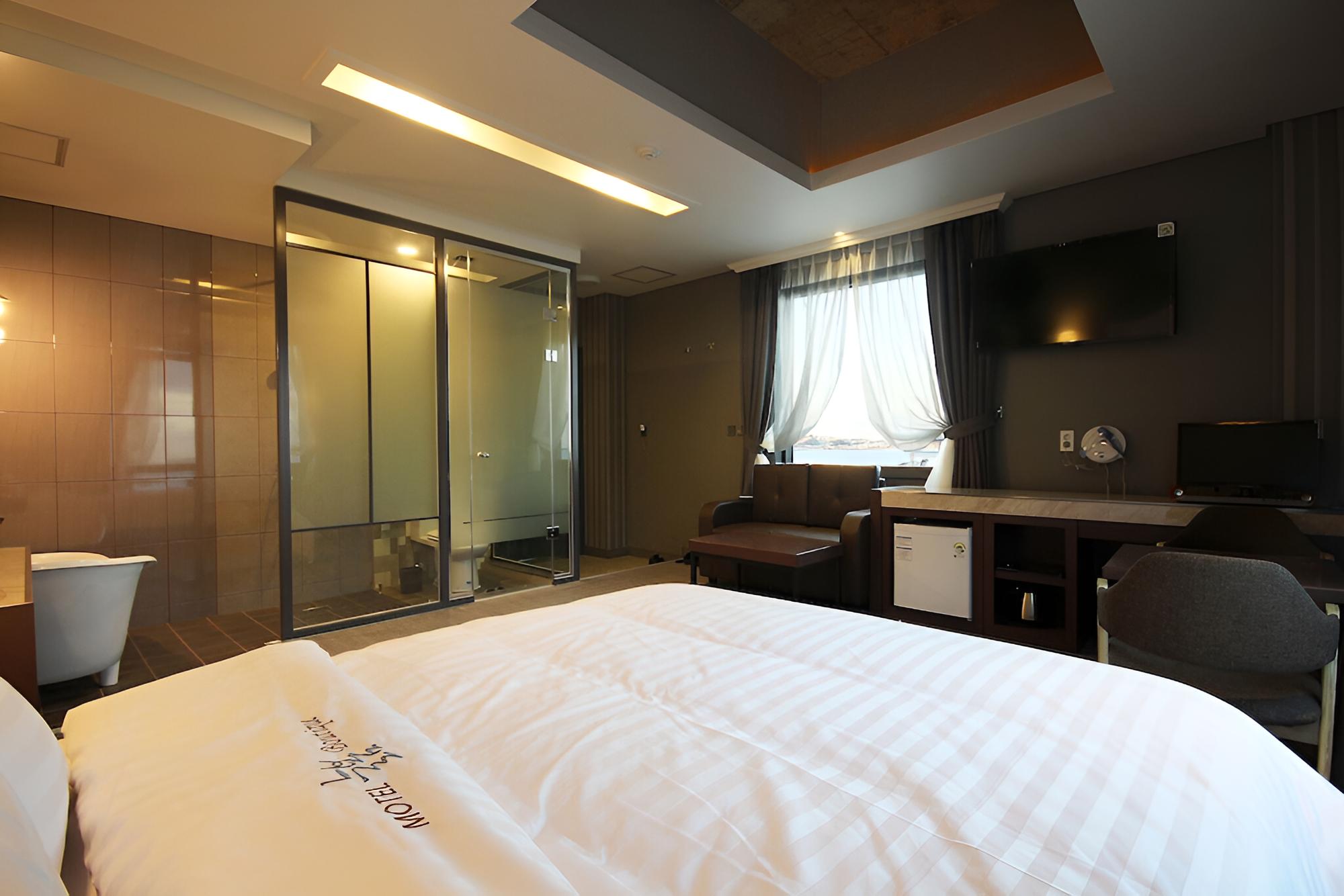 Room (DELUXE) - Photo 4