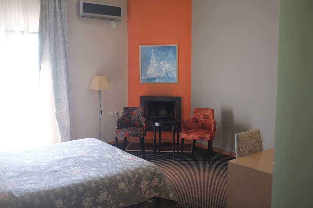 Deluxe Double or Twin Room, Fireplace photo 3