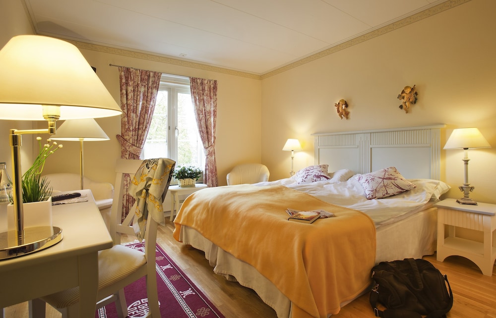 Standard Double Room, 1 King Bed photo 2