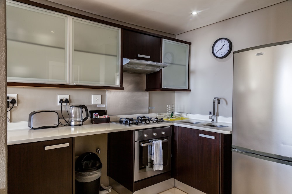 Three Bedroom Luxury Suite - 5 Sleeper (3) - Photo 5