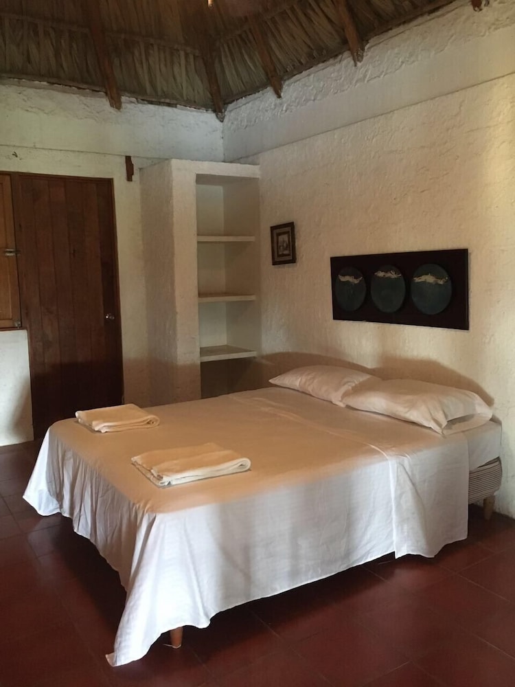 Standard Room, 1 Queen Bed, Private Bathroom photo 2