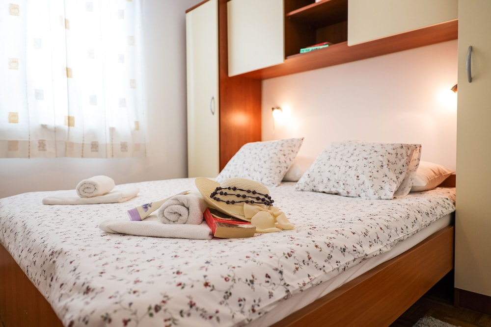Apartment, Partial Sea View