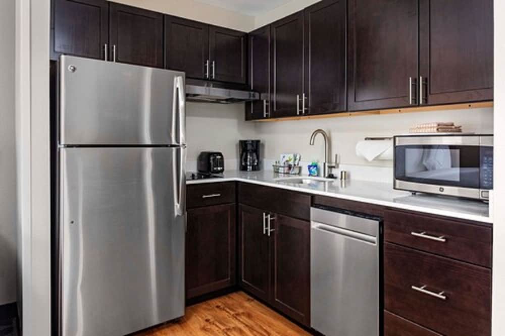 Suite, 2 Bedrooms - Photo 4