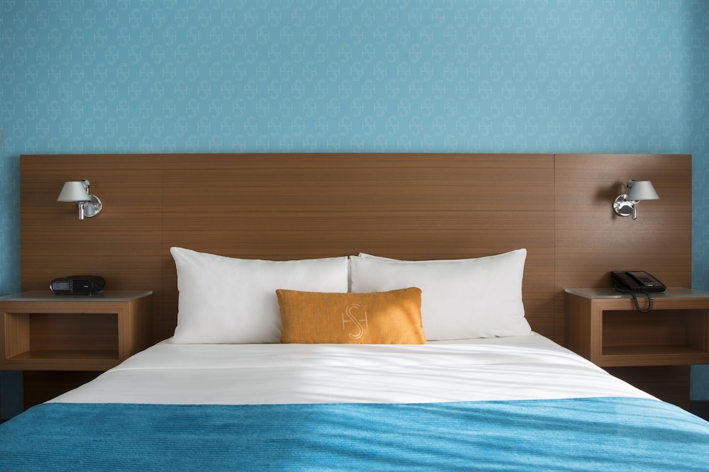 Room, 1 King Bed, City View photo 3