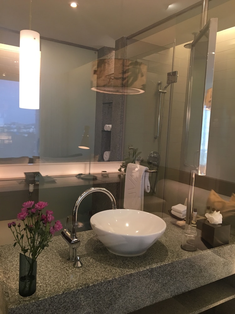 Premium Room, 1 King Bed, City View - Photo 5