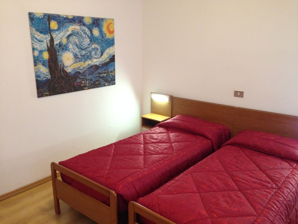 Twin Room, Non Smoking photo 1