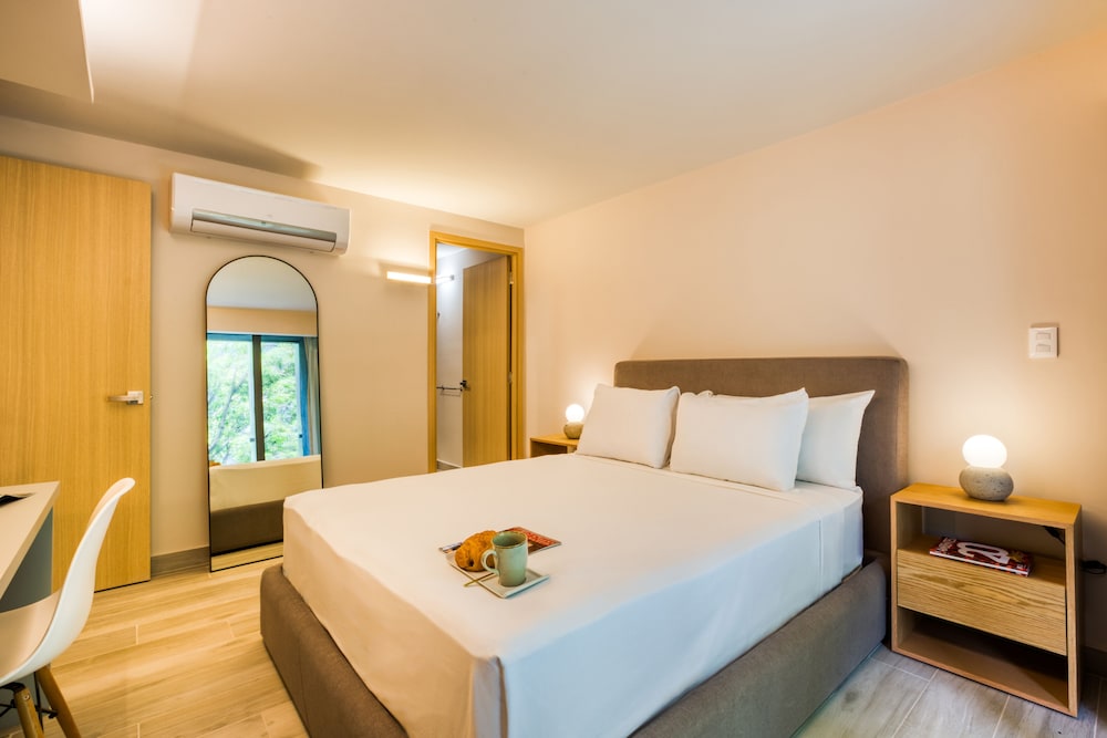 Two Bedroom Apartment with Balcony - Photo 3
