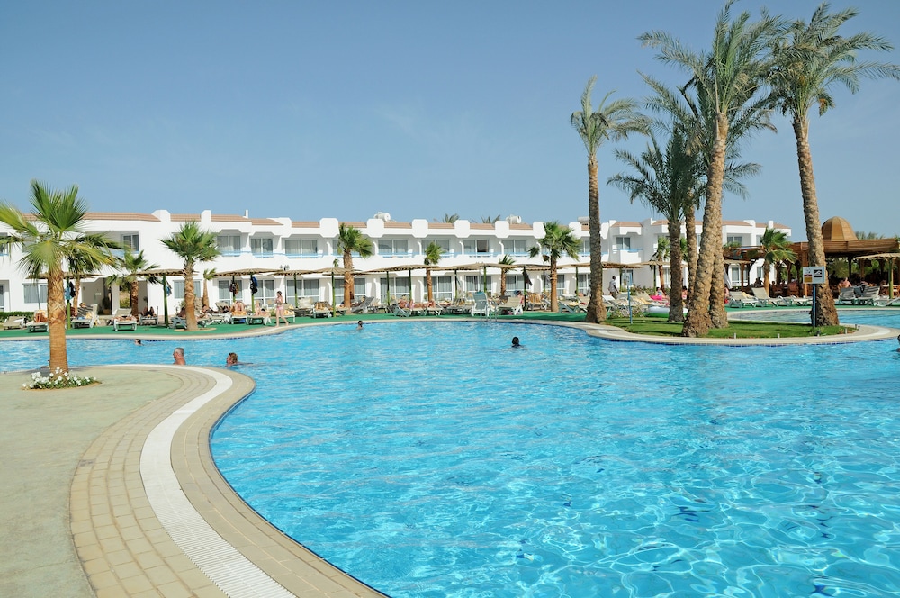 Standard Room, Pool View photo 2