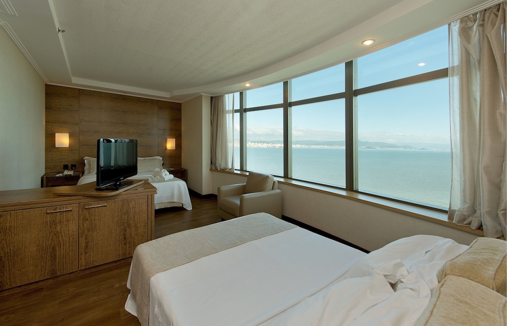 Deluxe Double Room thumbnail 5