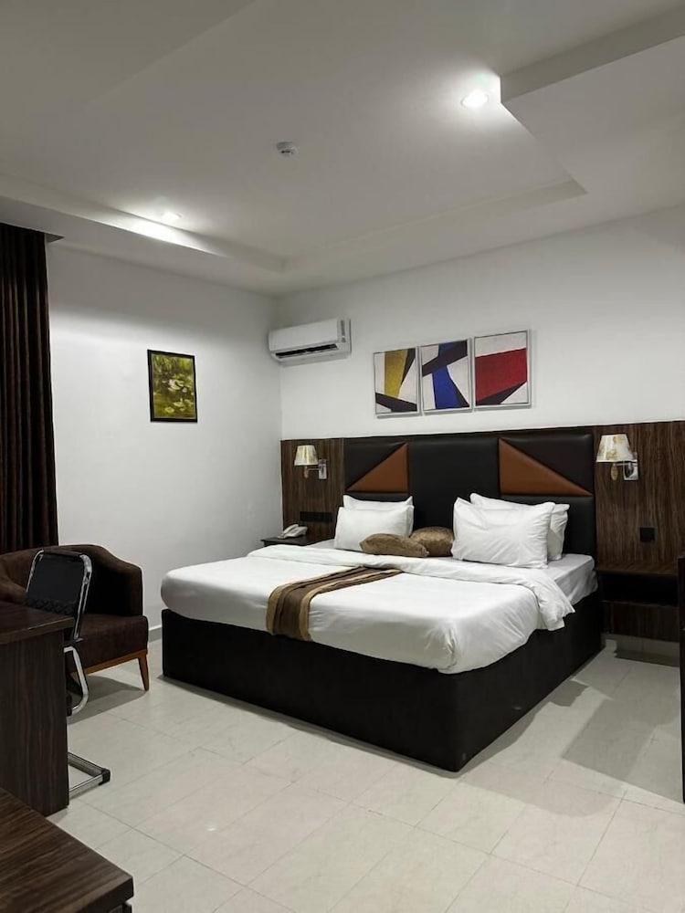 Deluxe Room, Balcony, City View photo 2