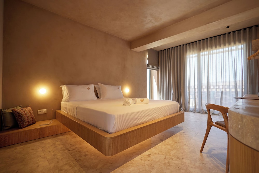 Standard Suite - Photo 2
