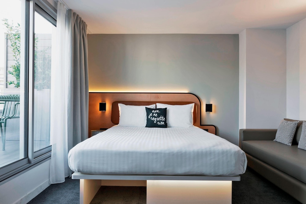 Room, 1 Queen Bed with Sofa bed photo 1