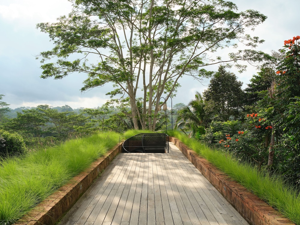 Villa, 4 Bedrooms, Pool View photo 2