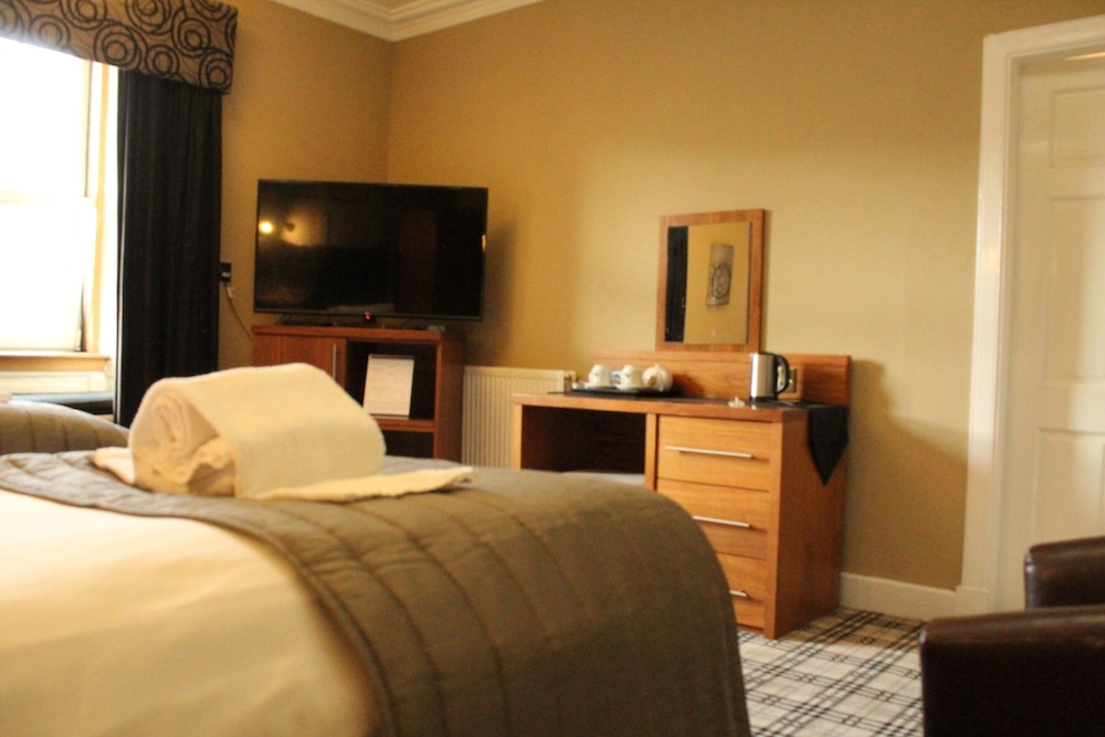 Suite, Ensuite (Bath/Shower) photo 2