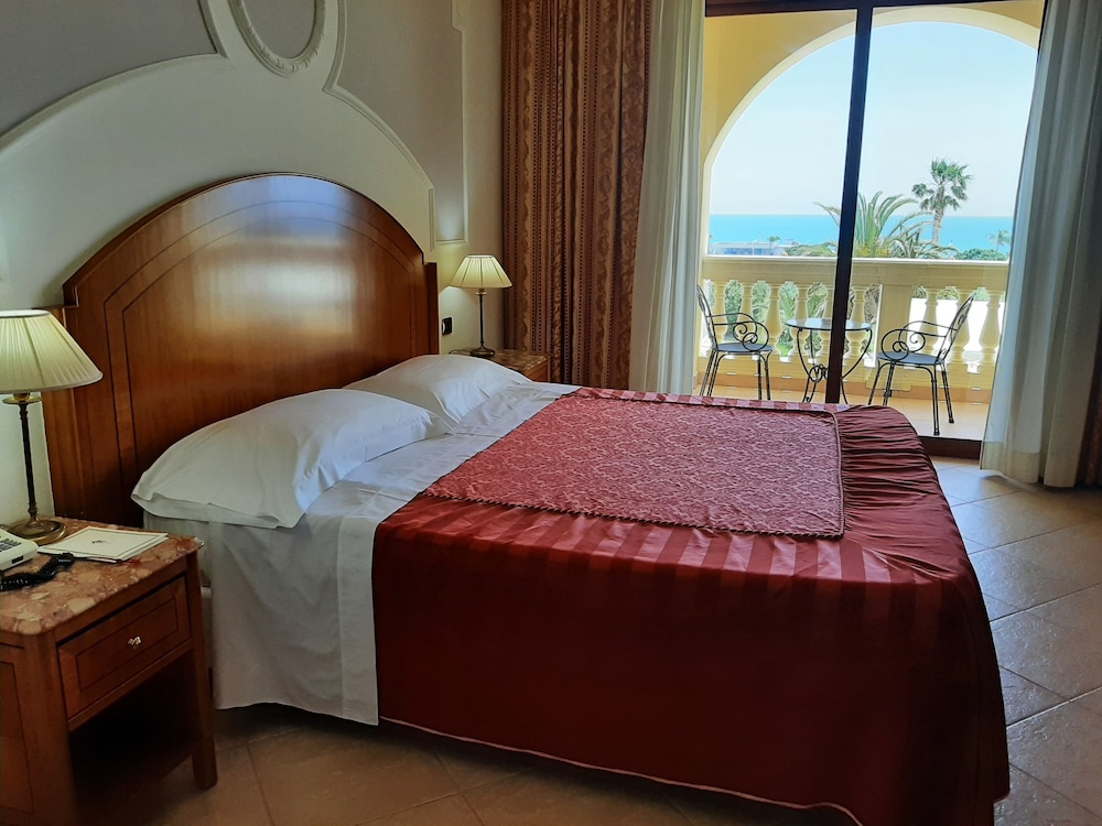 Double or Twin Room, Sea View - Photo 1