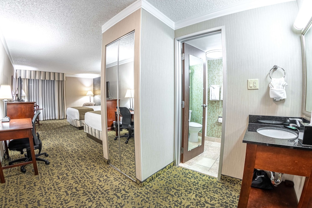 Standard Room, 2 Queen Beds, Refrigerator & Microwave, City View (Larger Room) photo 1