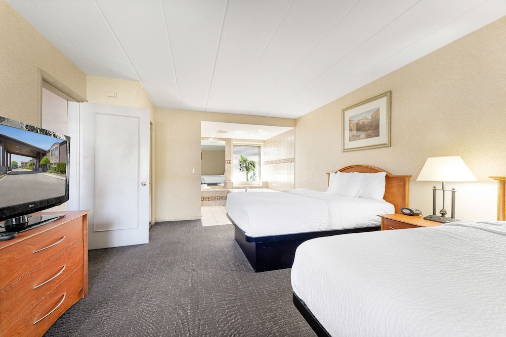 Suite, 2 Double Beds, Hot Tub