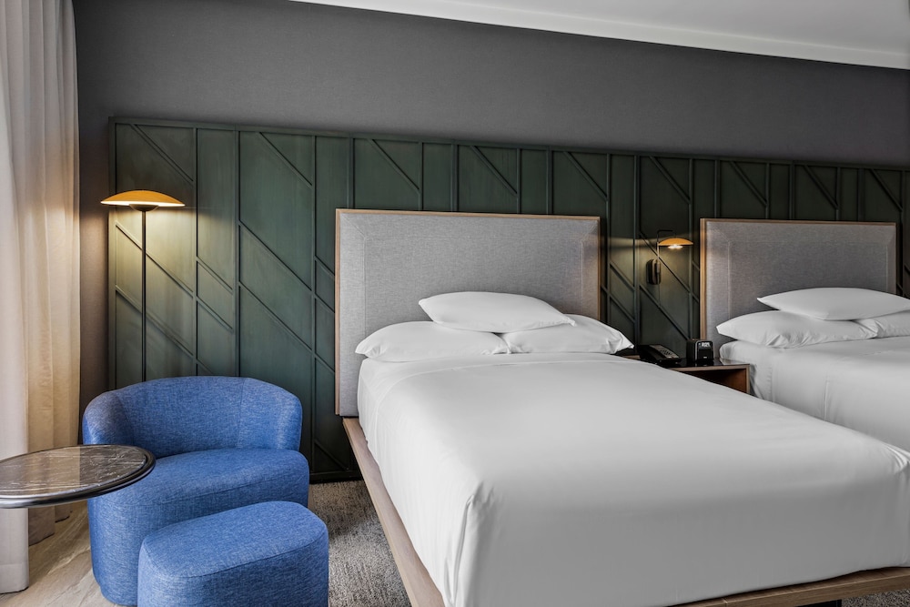 Room, 2 Queen Beds - Photo 8
