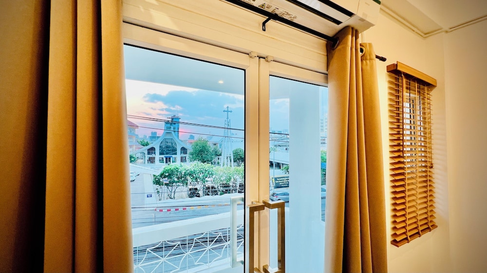 Deluxe Double Room, City View photo 2