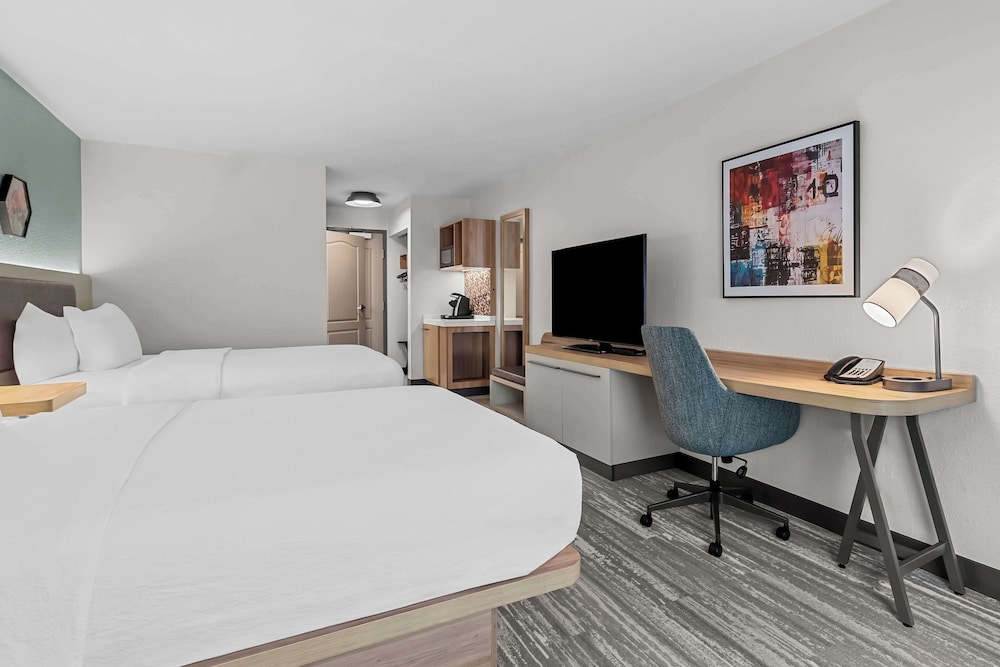 2 Queen Beds, Accessible photo 1