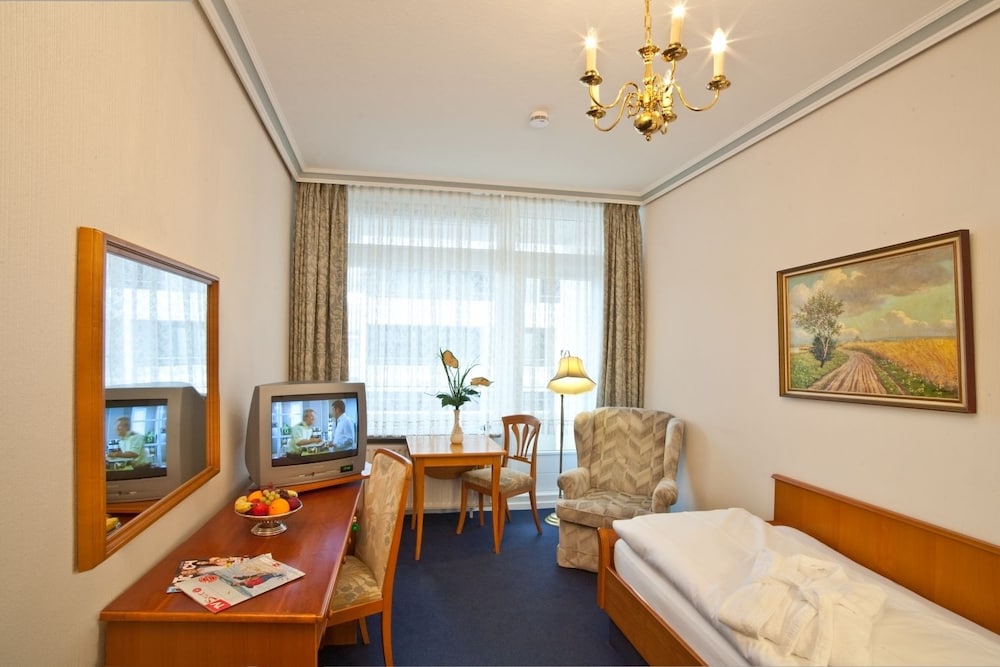 Single Room, Balcony