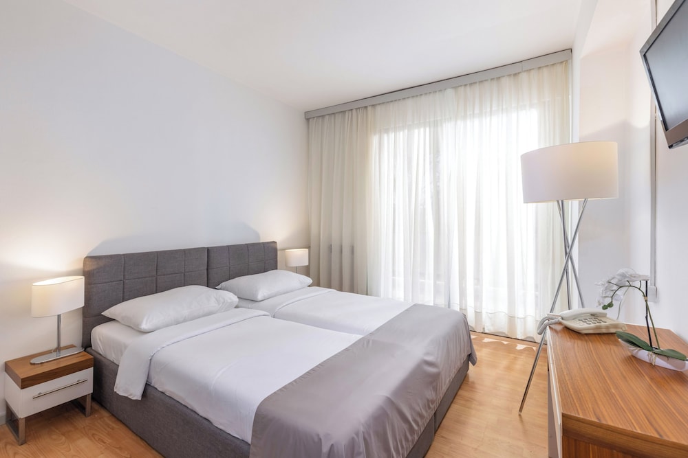 Standard Twin Room, Balcony, Sea View photo 1