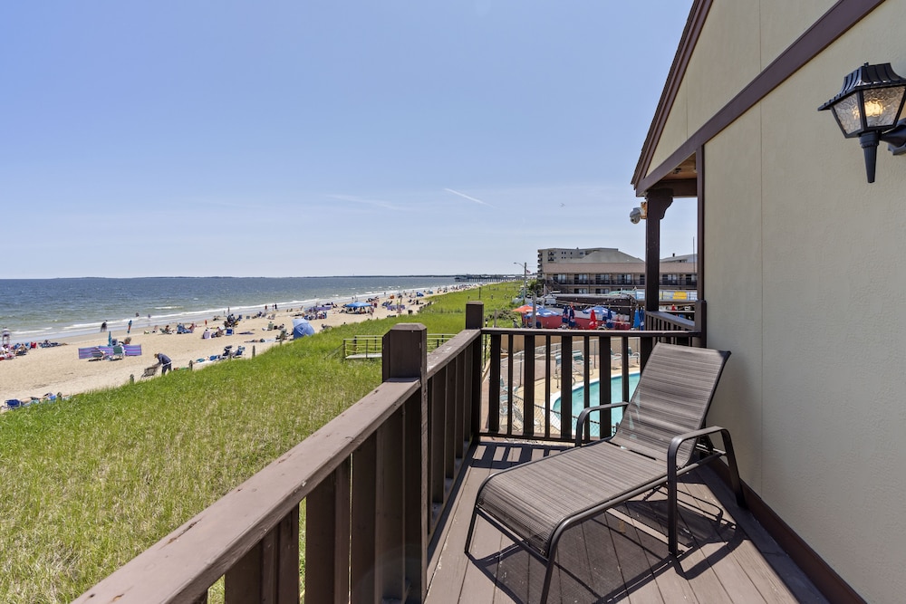 Oceanfront Balcony with Kitchenette photo 1
