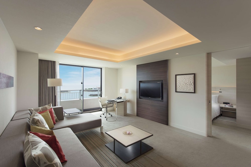 Twin One Bedroom Suite with Ocean View - Balcony photo 3