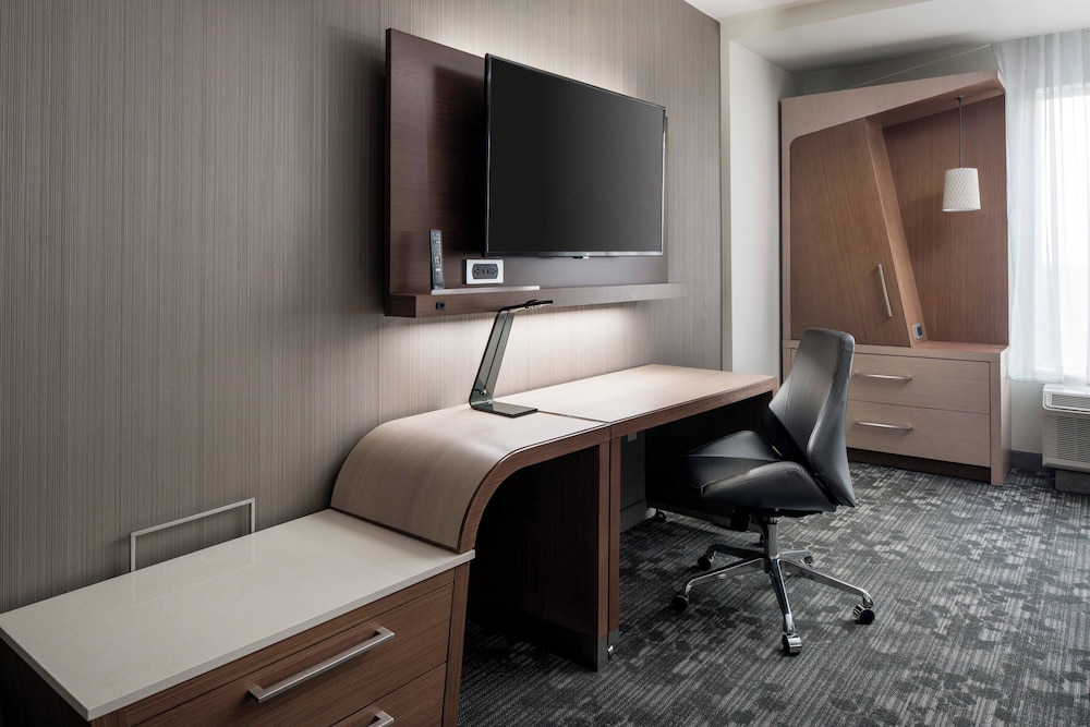 Courtyard by Marriott Pullman, Photo 3