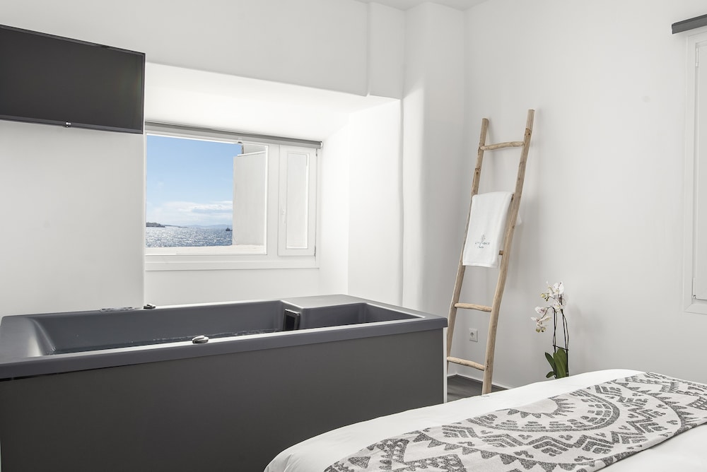 Executive Suite, Hot Tub, Sea View photo 3