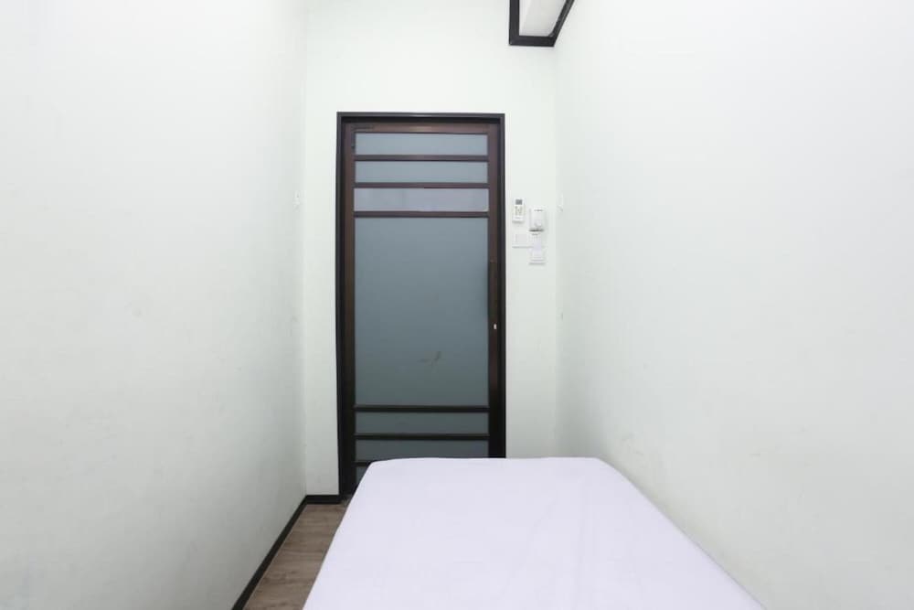 Economy Single Room