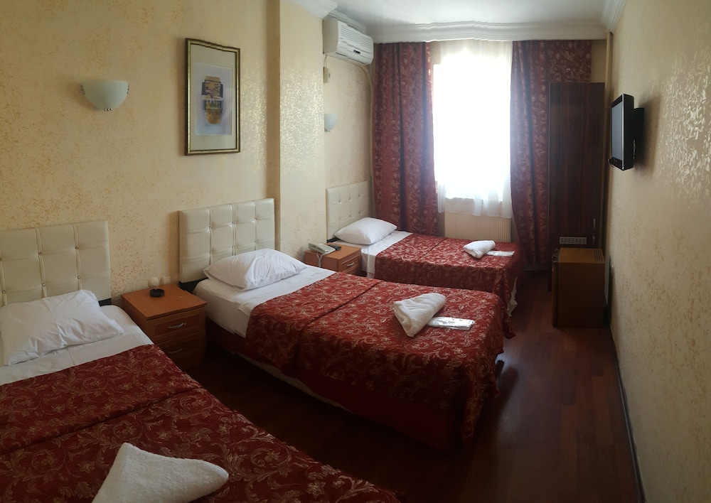 Basic Triple Room photo 2
