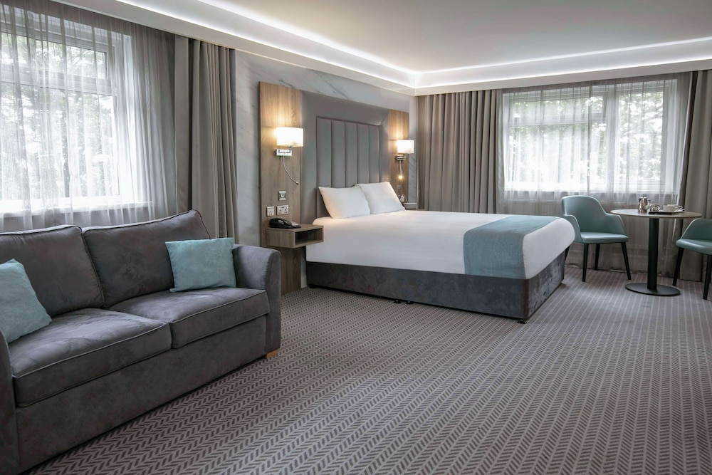 Junior Suite, 1 Queen Bed, Non Smoking (with Sofabed) - Photo 1