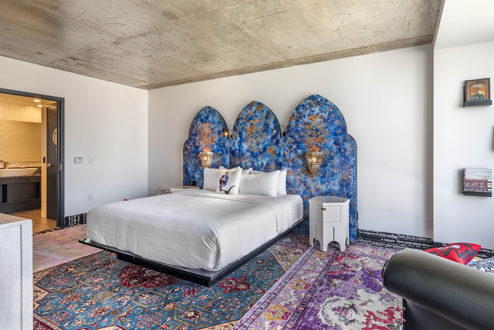 Premium Room, 1 King Bed (Nomad) - Photo 2