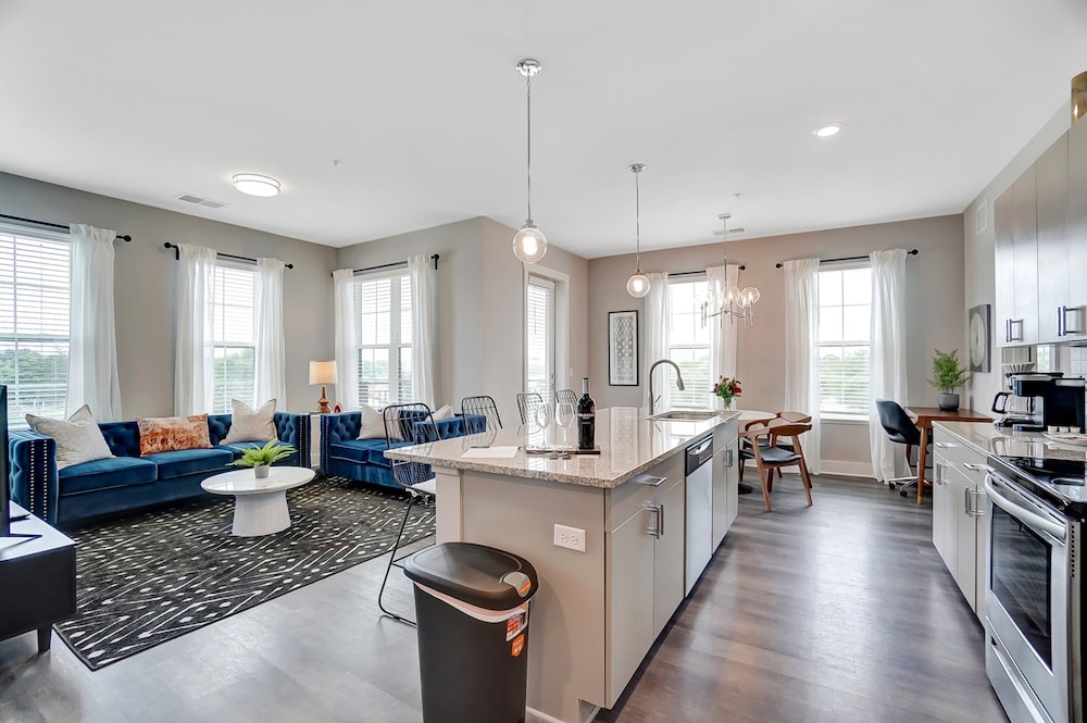 Opulent Corner 2BR Near OSU w Garage Parking, Zdjęcie 2