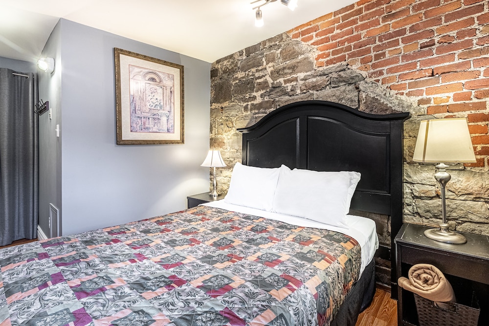 Classic Room, 1 Queen Bed photo 3