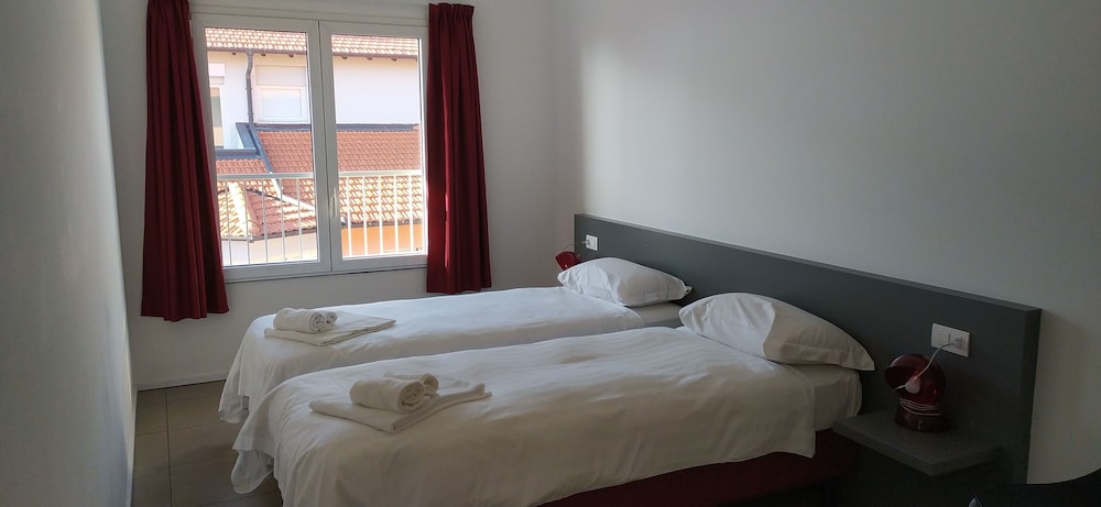 Family Penthouse, 3 Bedrooms, Non Smoking, Lake View (Top floor) photo 2