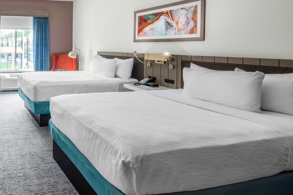 Room, 2 Queen Beds, Accessible, Pool View (Roll-In Shower) - Photo 2