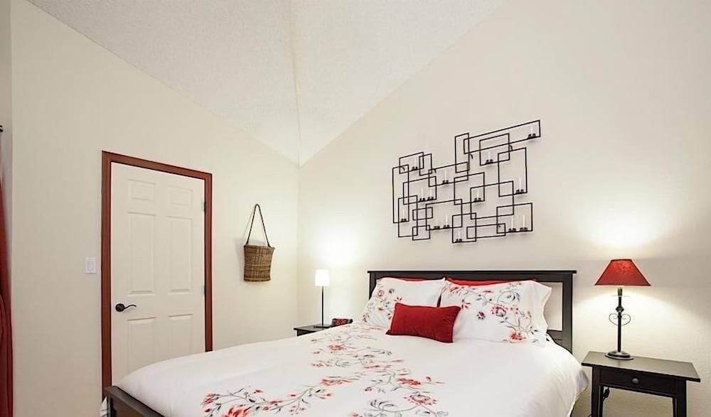 Condo, 2 Bedrooms photo 3