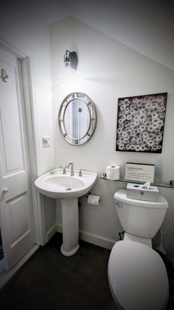 Secret Garden Dream Suite - King Bedroom photo 3