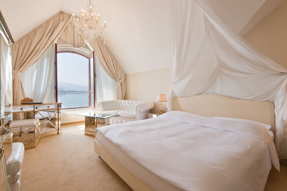 Deluxe Double or Twin Room - Photo 11