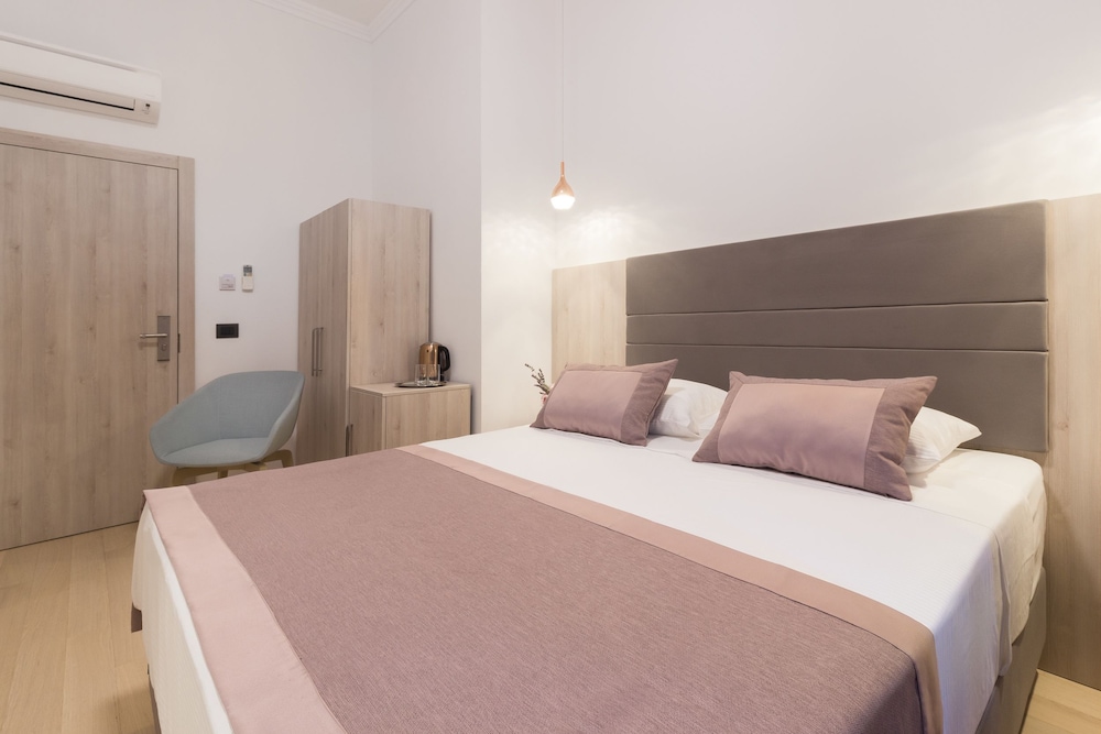 Standard Double Room, 1 Queen Bed, Non Smoking photo 2