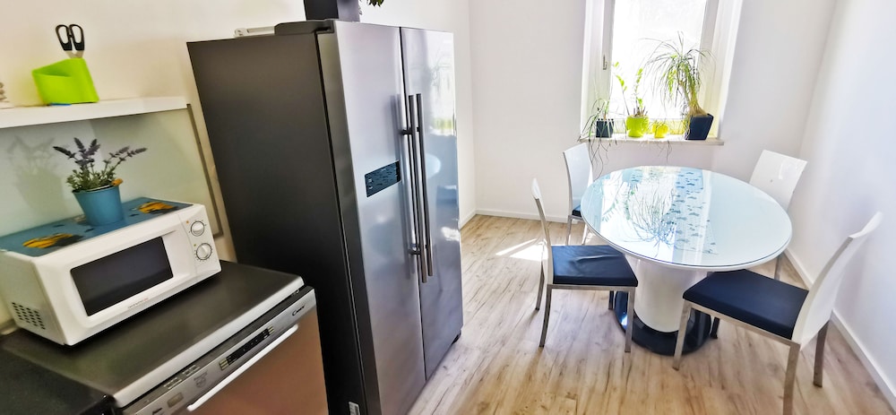 Room, 2 Twin Beds, Non Smoking, Shared Bathroom - Photo 2