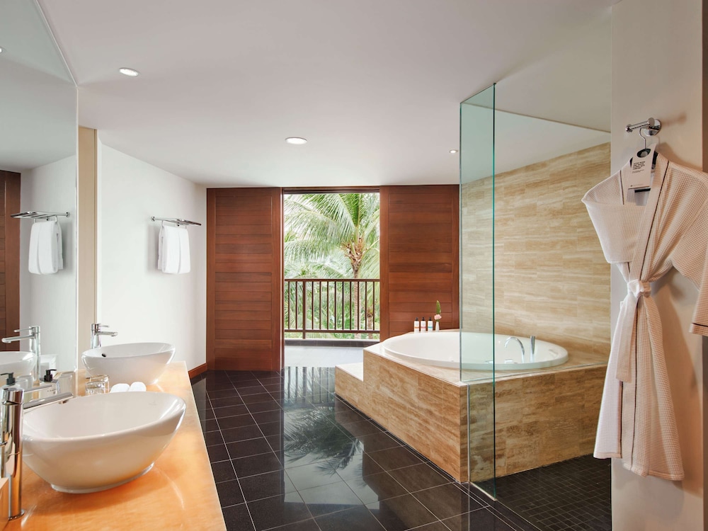 Junior Suite, 1 King Bed, Terrace - Photo 4