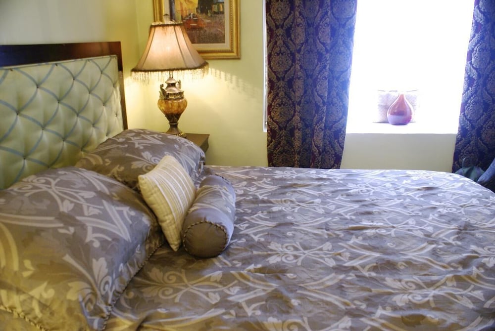 Deluxe Room, 1 Queen Bed