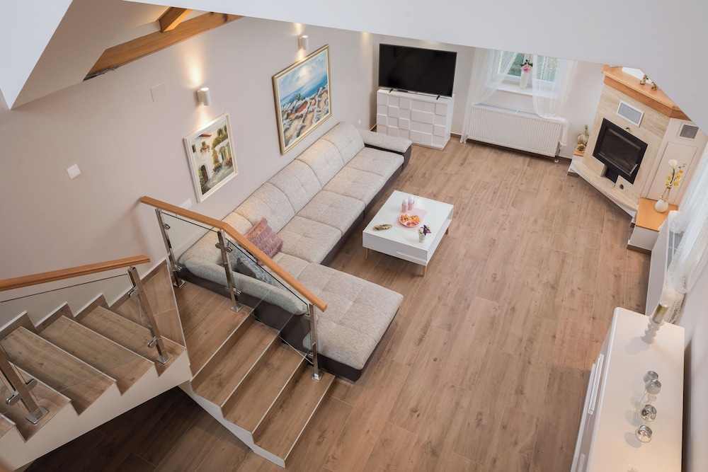 Villa photo 3