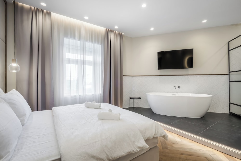 Deluxe Room, Bathtub
