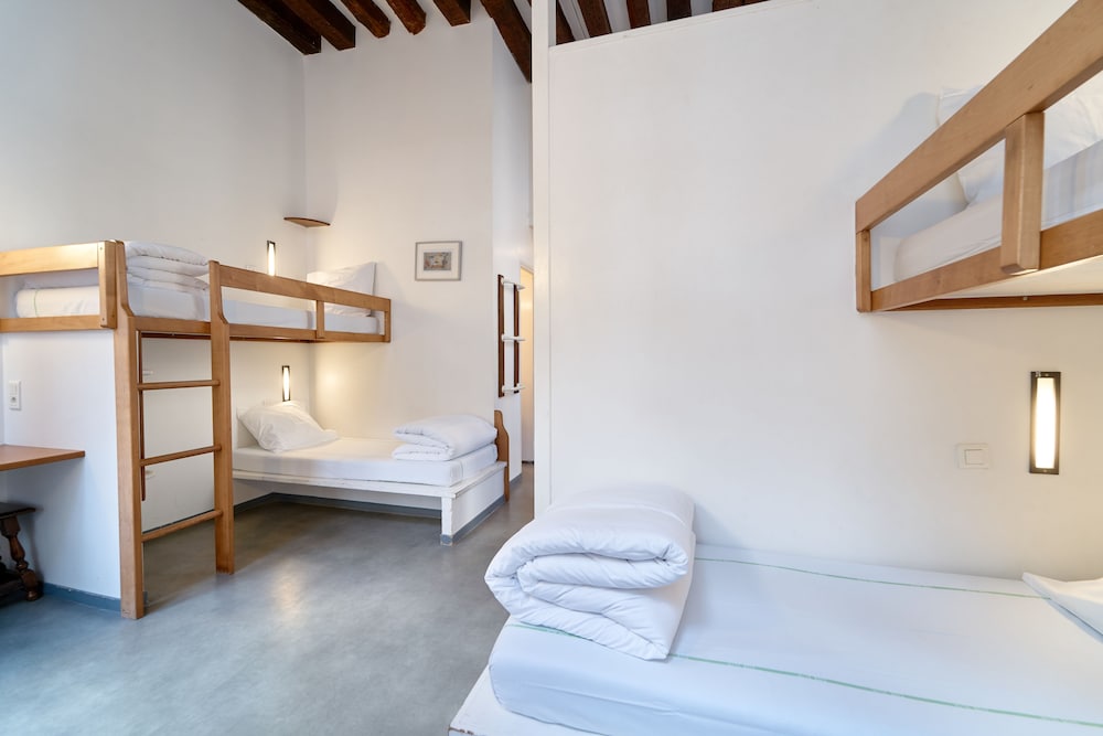 Shared Dormitory, Women only, Shared Bathroom (1bed in 10people dormitory, shared WC) photo 3