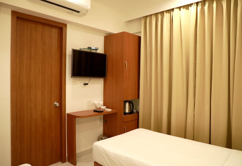 Deluxe Room - Photo 6